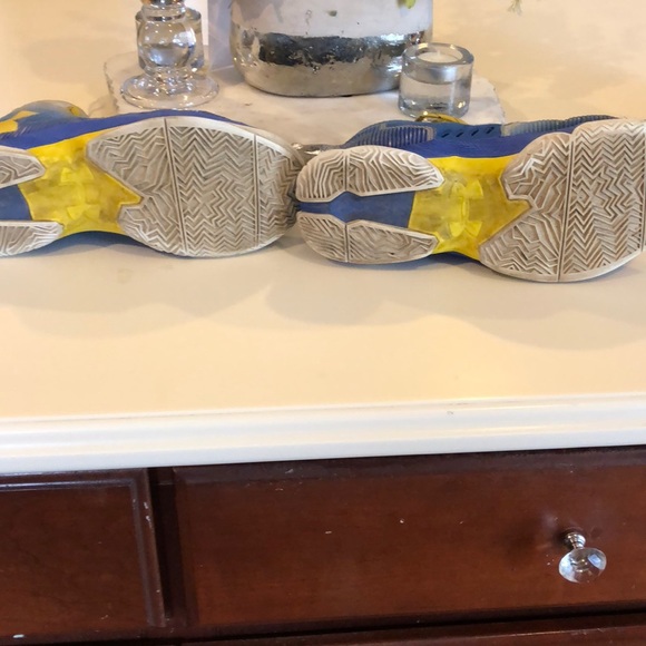 Under armor basketball sneakers - Picture 2 of 4